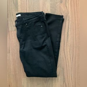 Size 32 Skinny Black Levi’s